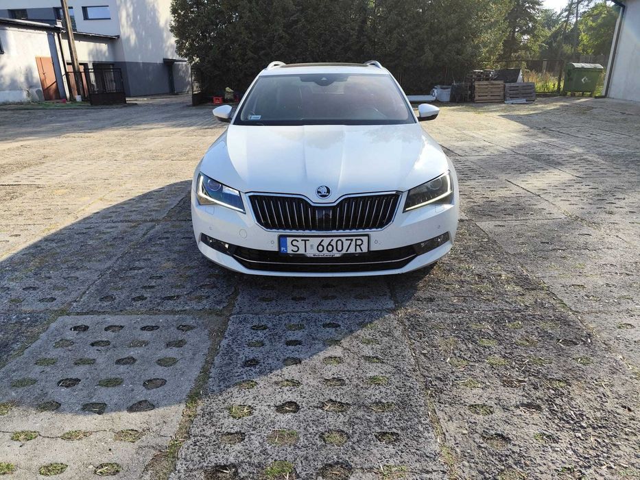 Skoda Superb 4x4 L&K DSG Panorama Pakiet Czerń Full Wersja