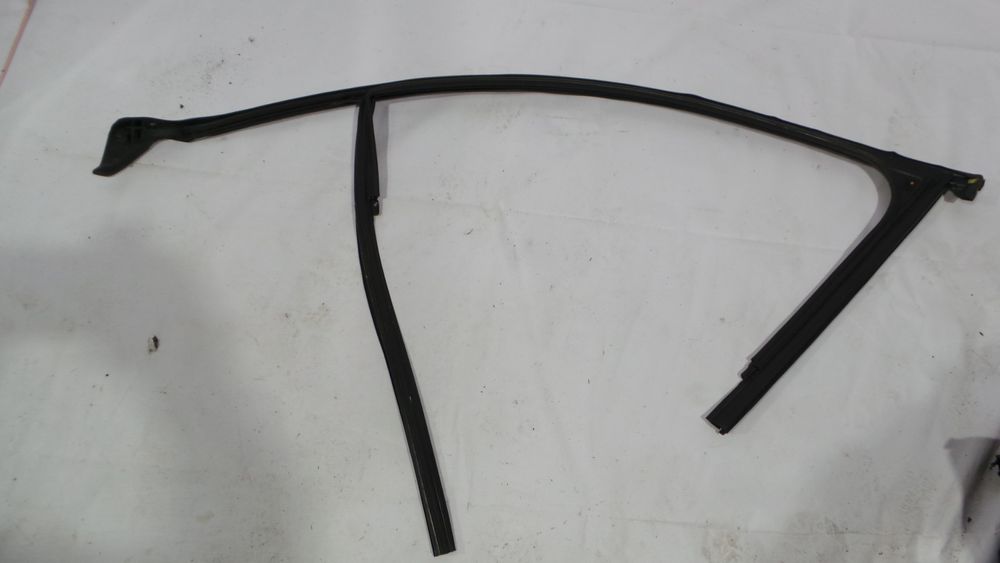 Направляющая стекла передняя правая 4G0837432 для Audi A6 C7 2011-2018