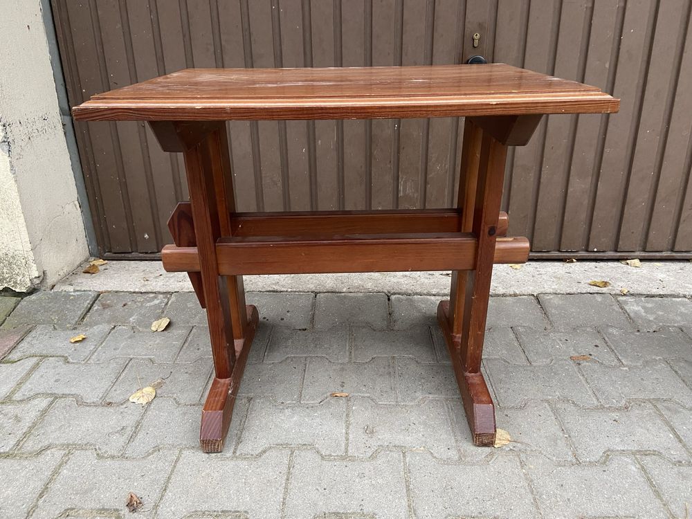 Sprzedam drewniany stolik i taboret do renowacji