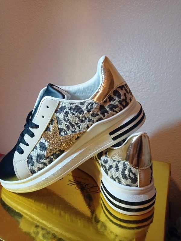 Sapatilhas Zebra Estrela Dourada - 40 - Novas!!