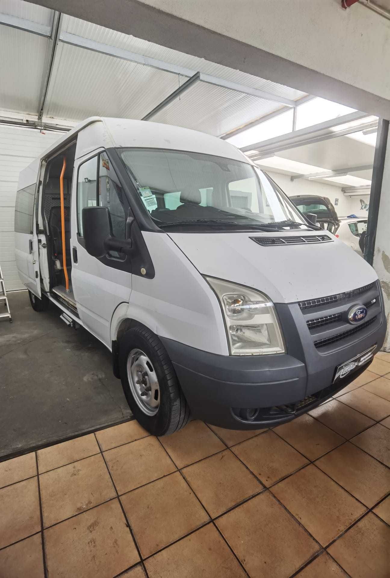 Ford Transit 9 lugares rampa deficientes