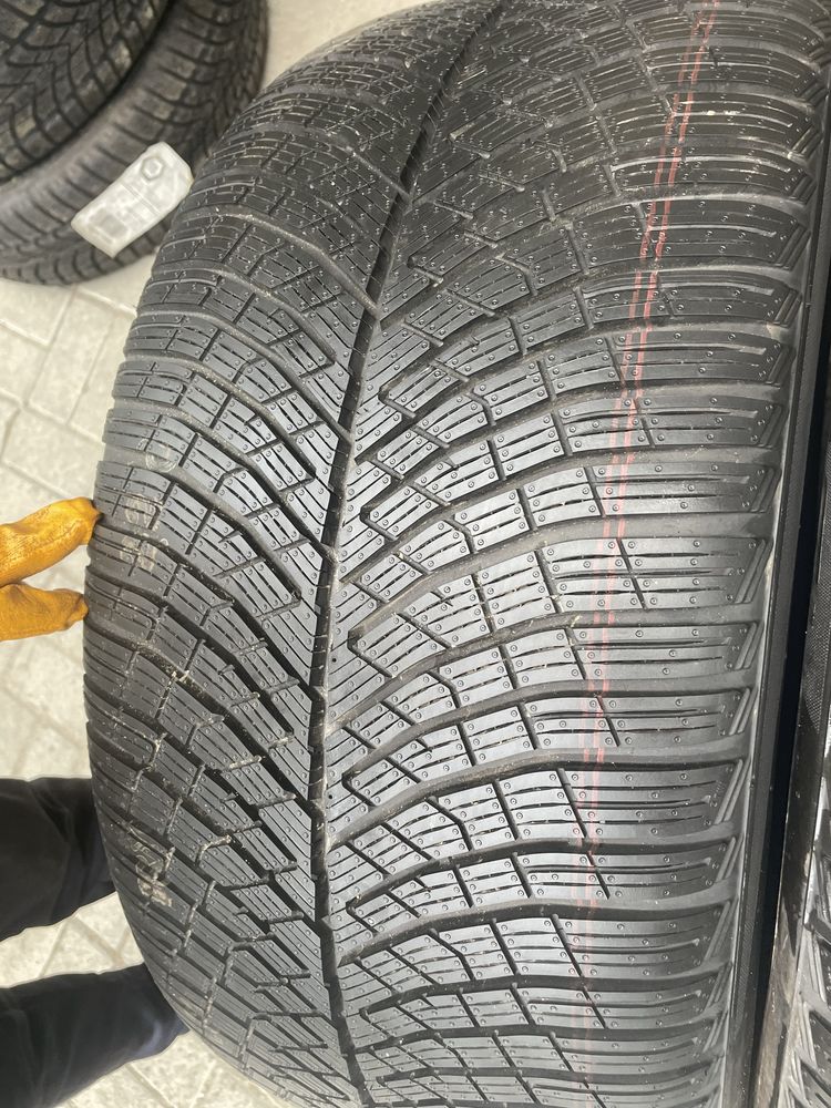 Шины зимние разноширокие 285/40/20 255/45/20 Pirelli Pzero Winter 2
