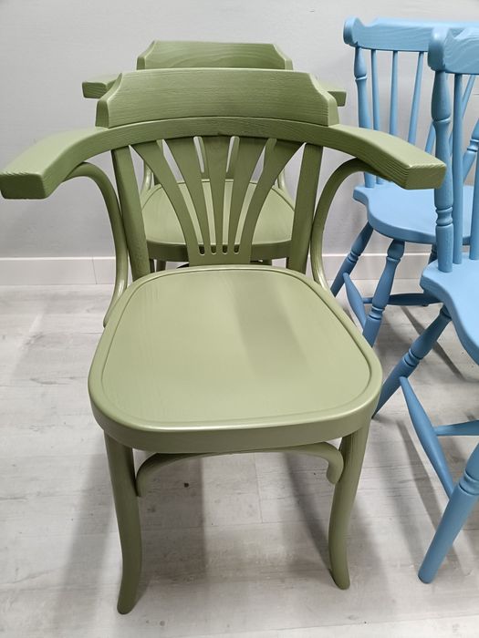 Krzesła Thonet Fameg Radomsko różne kolory na zamówienie