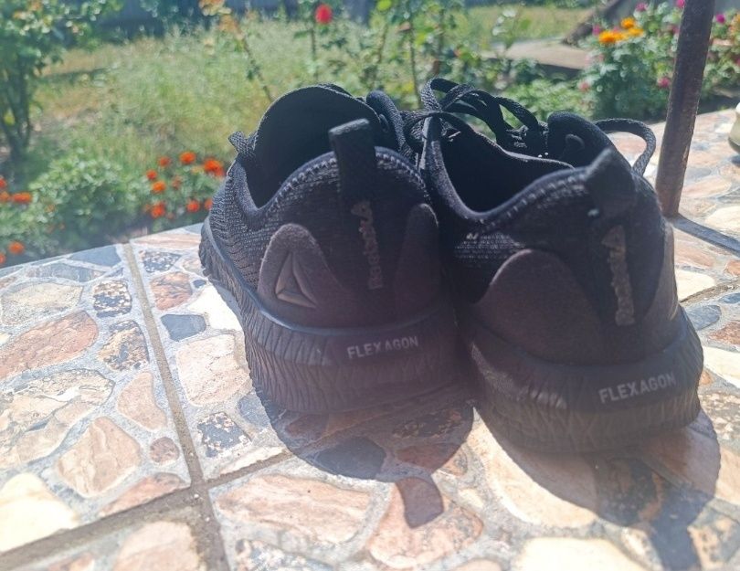 Продам кроссовки Reebok