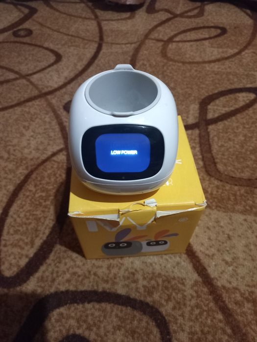 Интерактивный умный горшок для растений Ivy Smart Planter.