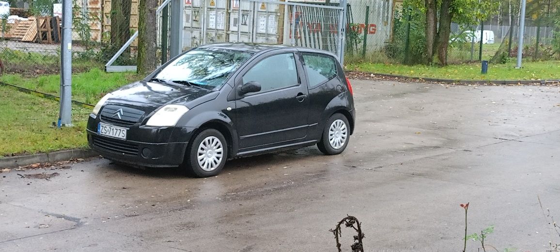 Sprzedam widoczne na zdjęciach auto Citroen C2 o pojemności 1,1 benzyn