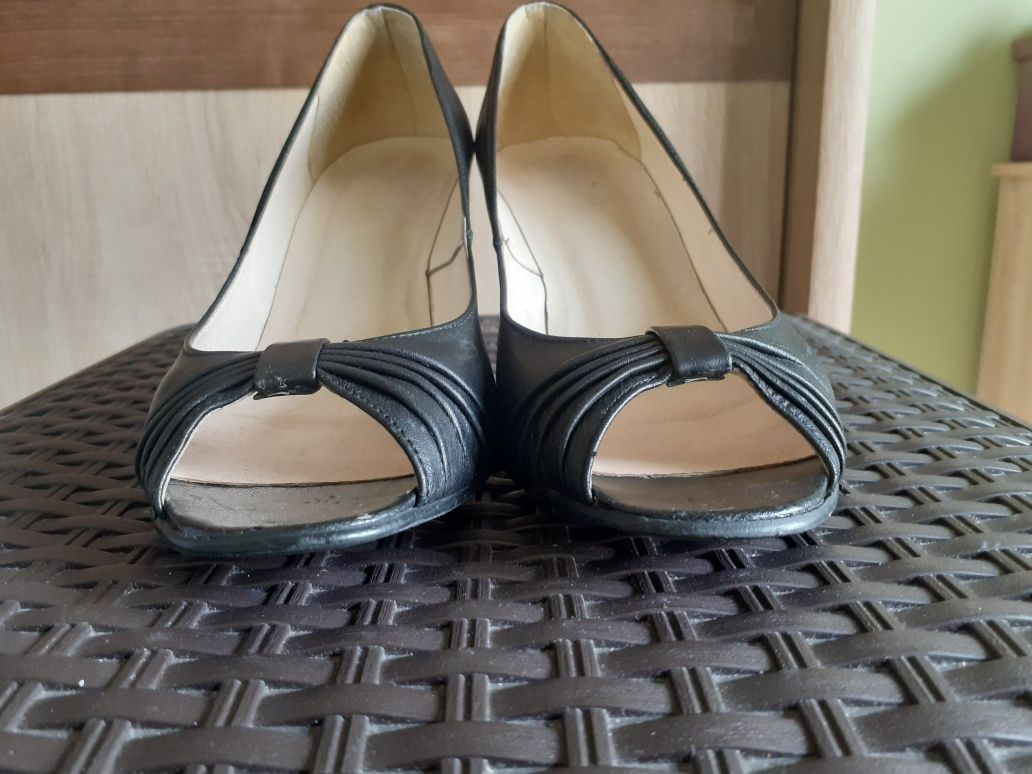 Buty na obcasie Embis