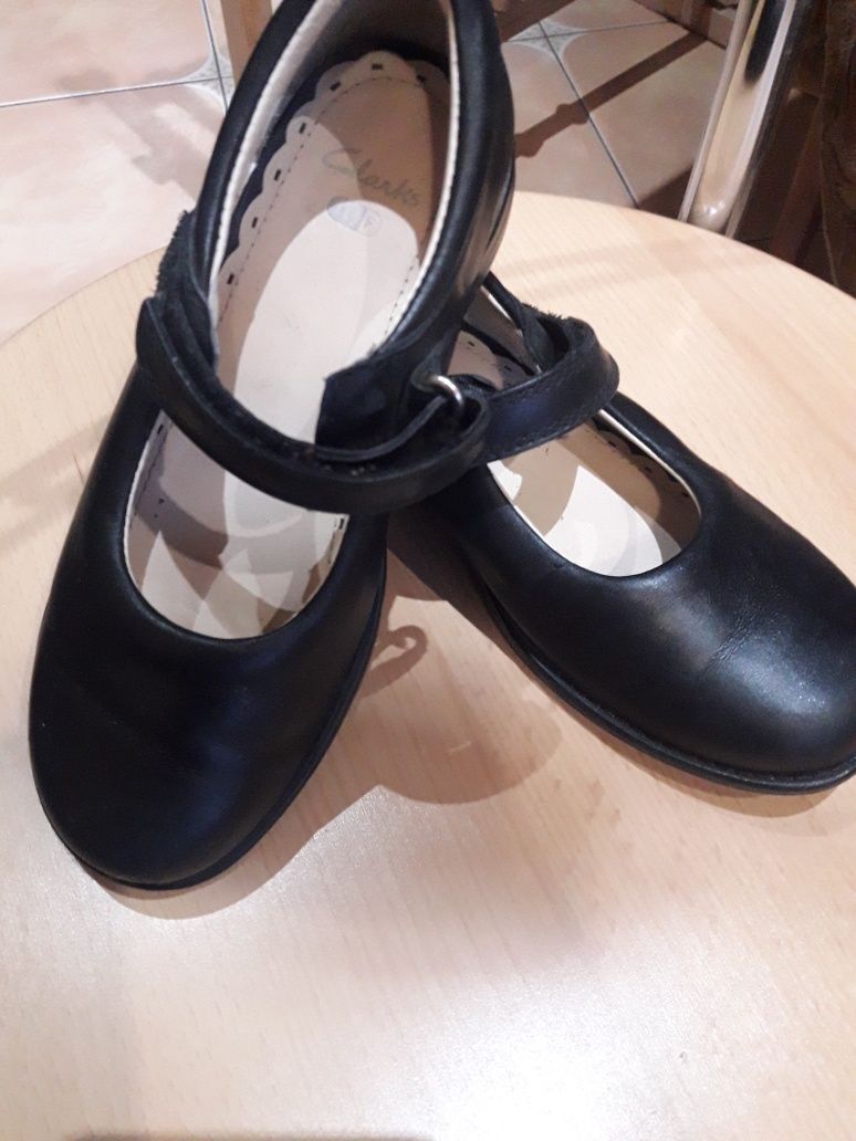Туфлі для дівчинки фірми Clarks 29 розмір