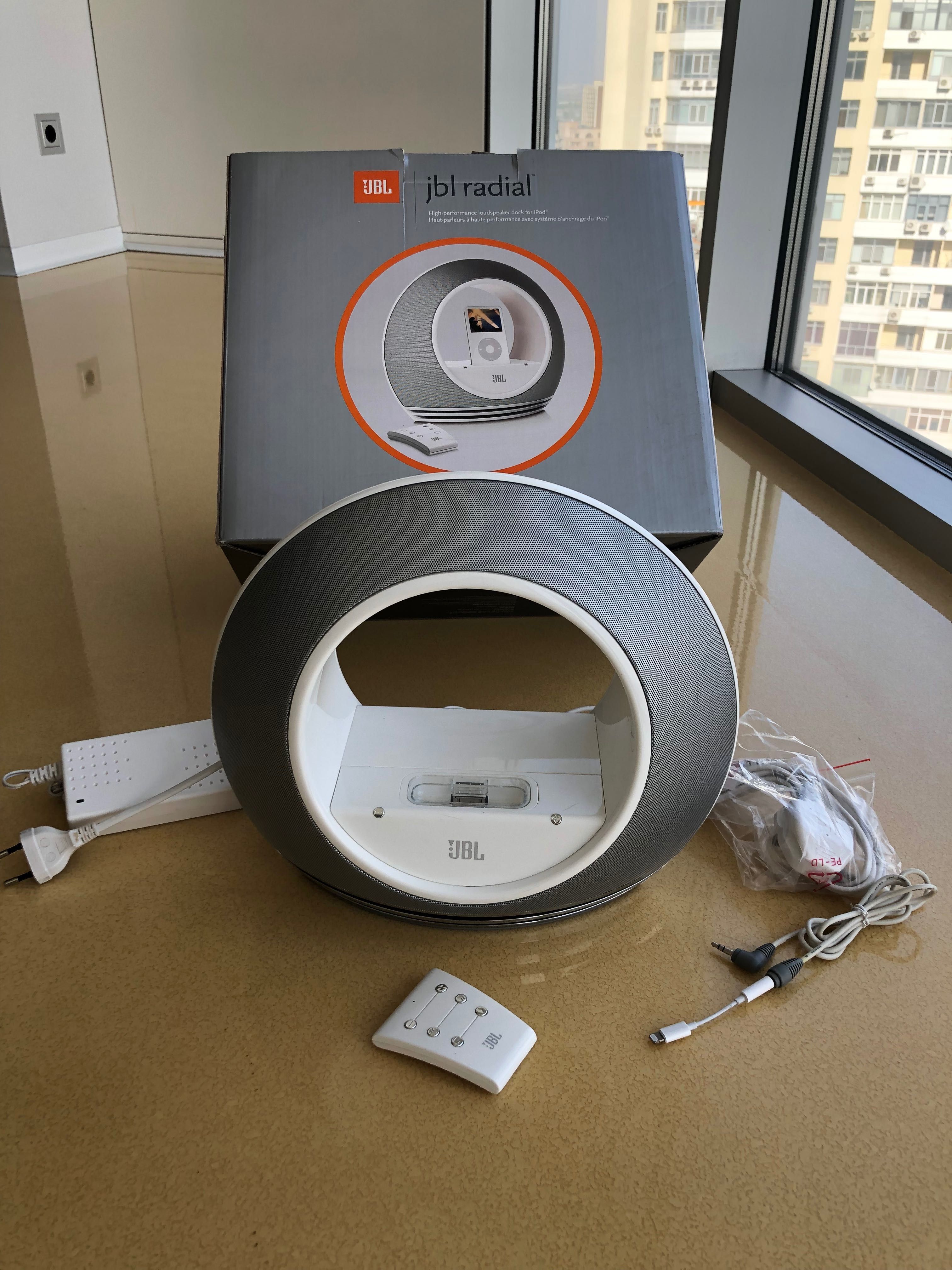 Продам JBL Radial (JBLRADIALBLKEU)- акустическую систему (док станцию)