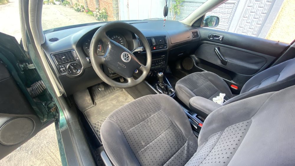 Volkswagen Golf 4.  1,4 бензин