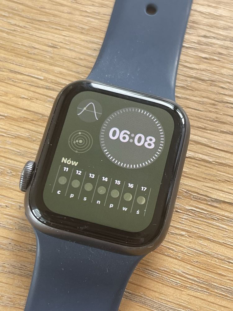 Apple Watch 6 40 mm zadbany z pudełkiem. Mało używany.