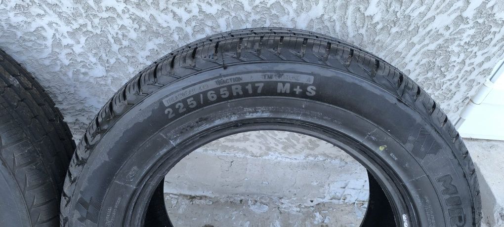 Шини на авто 225.65.R17