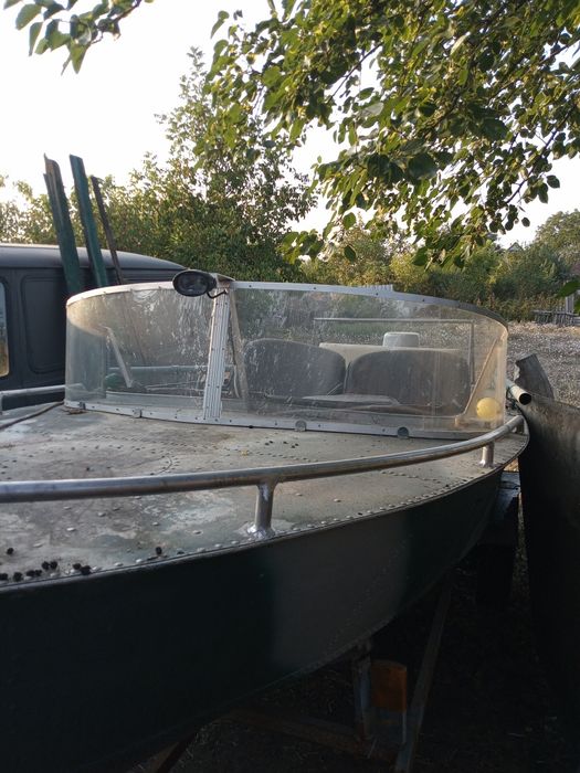 Катер з мотором Віхрь -30 електро.