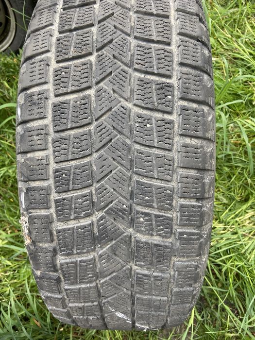 Резина зимова 235/55 r19