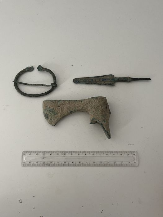 Jeden antyczny przedmiot