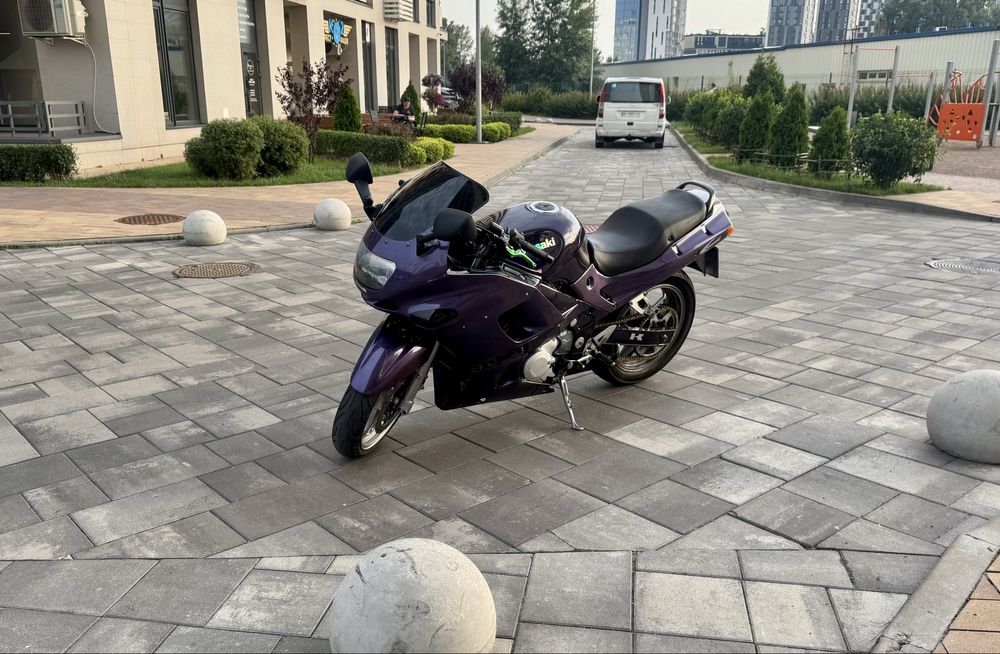 Kawasaki Ninja ZZR 400