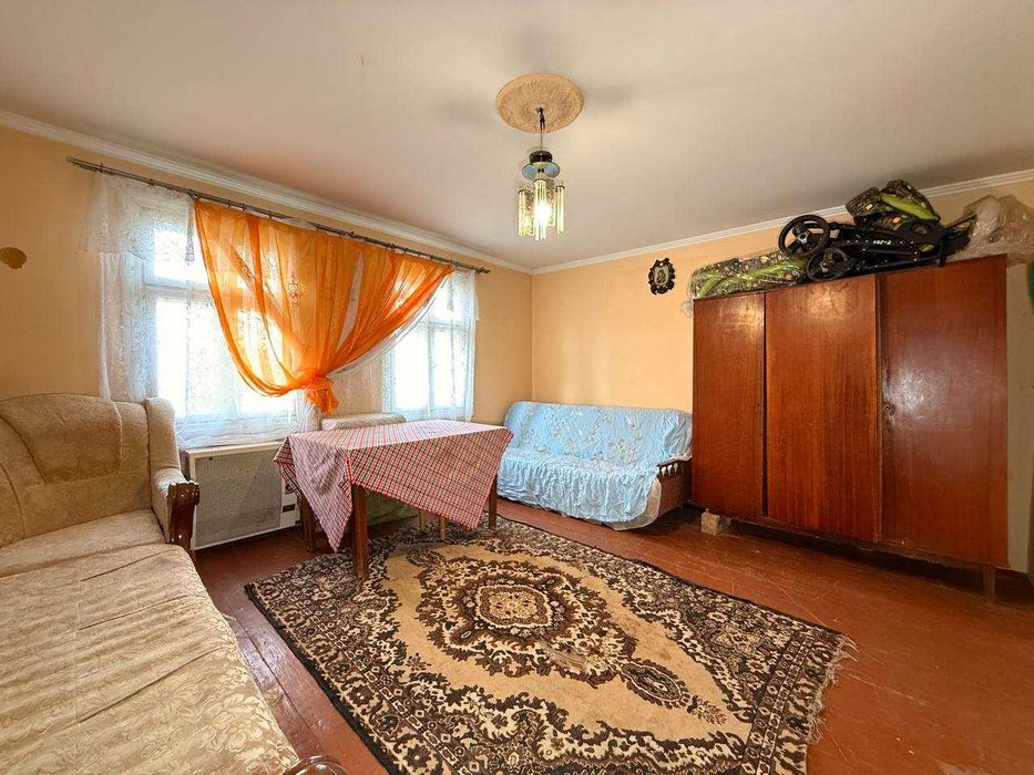 Продаж будинку з ділянкою