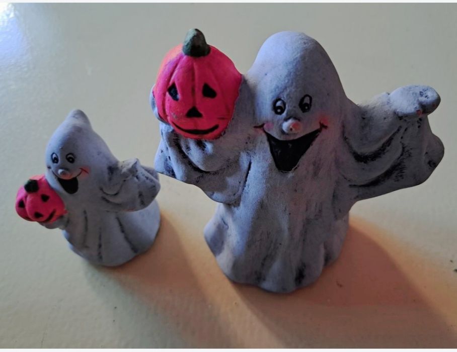 Figurki duszków na Halloween