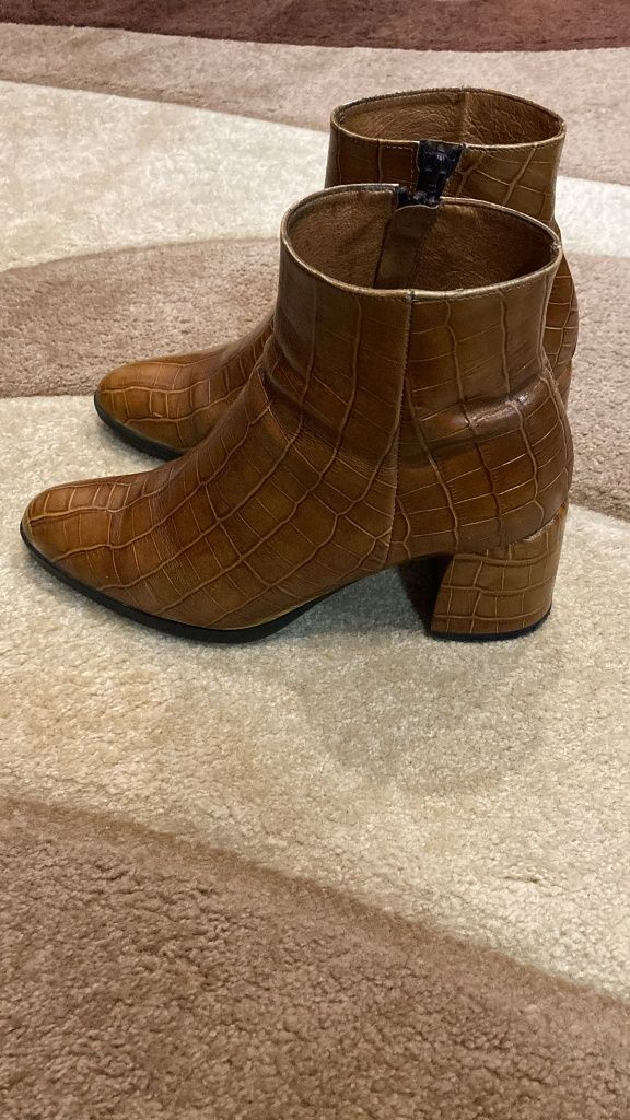 Botas castanhas/camel com salto 37 Sofia Costa
