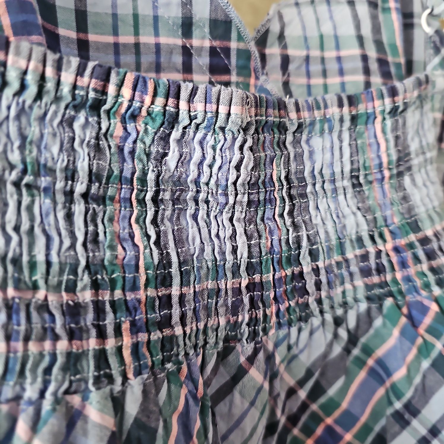 Top w kratę na naramkach