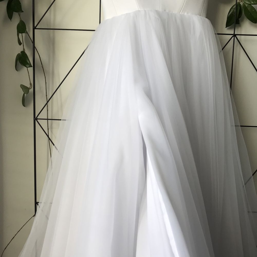 Minimalistyczna suknia ślubna , na ramiączkach , satynowa