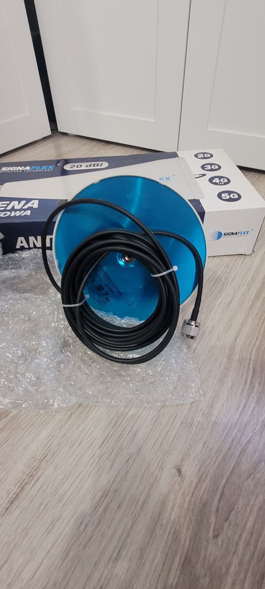 Wzmacniacz Signaflex GSM/UMTS/DCS BLACK LCD LS-GDW2 + T1 20dBi 10m