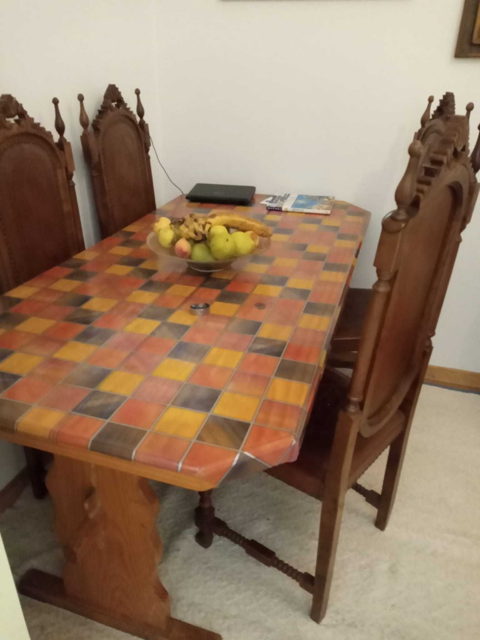 Conjunto mesa + 4 cadeiras