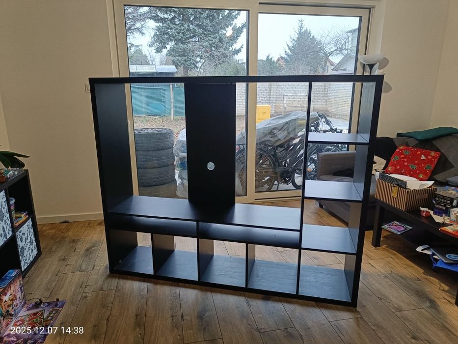 Szafka IKEA pod telewizor.