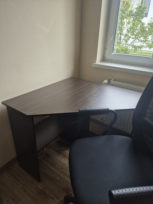 Biurko i fotel biurowy komplet