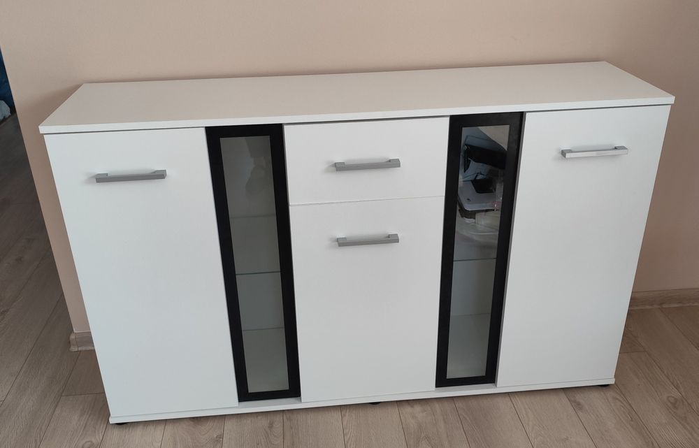 Meble do salonu białe z szybami