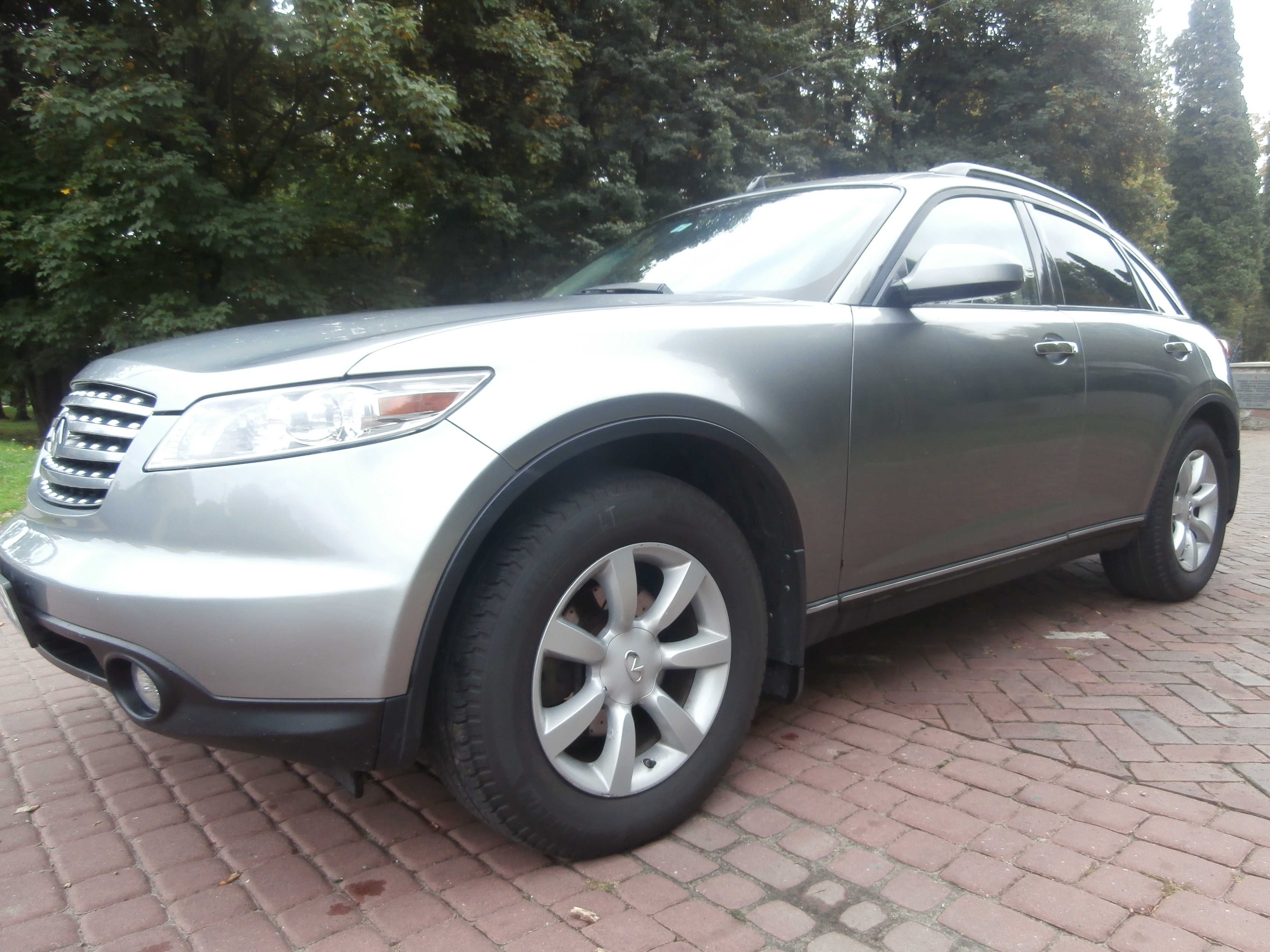 Infiniti FX35  Rok 2005