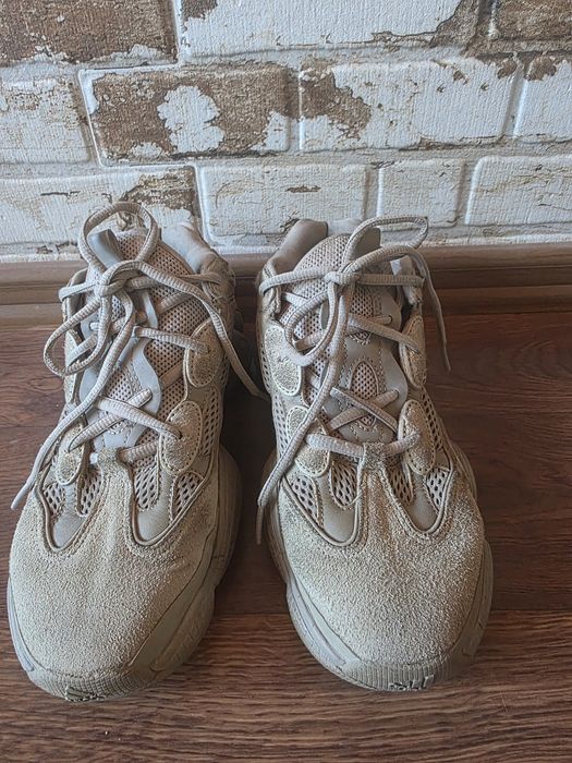 Кроссовки Adidas yeezy 500
Кроссовки A