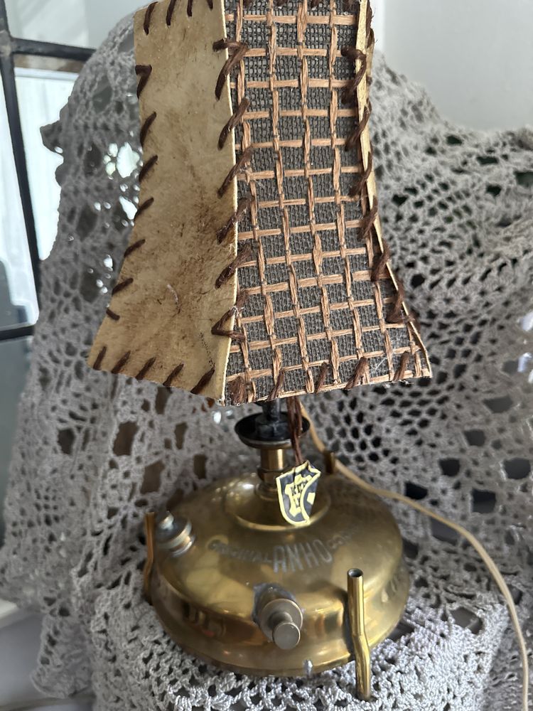Sygnowana mosiężna lampa naftowa skorzany abazur