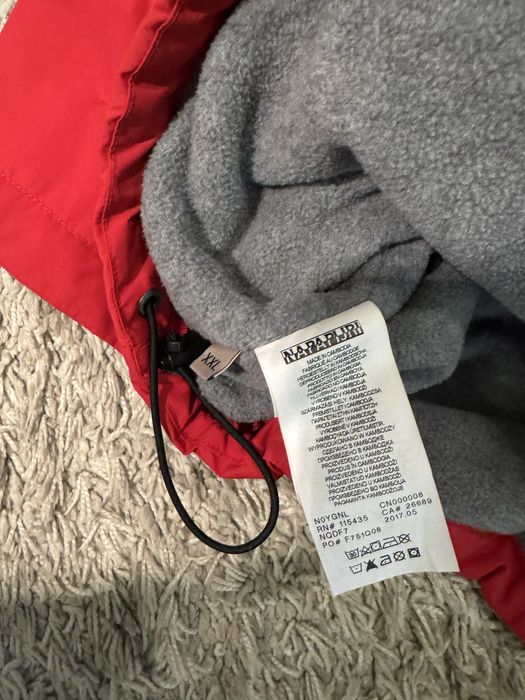 Продам нову  Куртку Napapijri XXl Торг можливий
