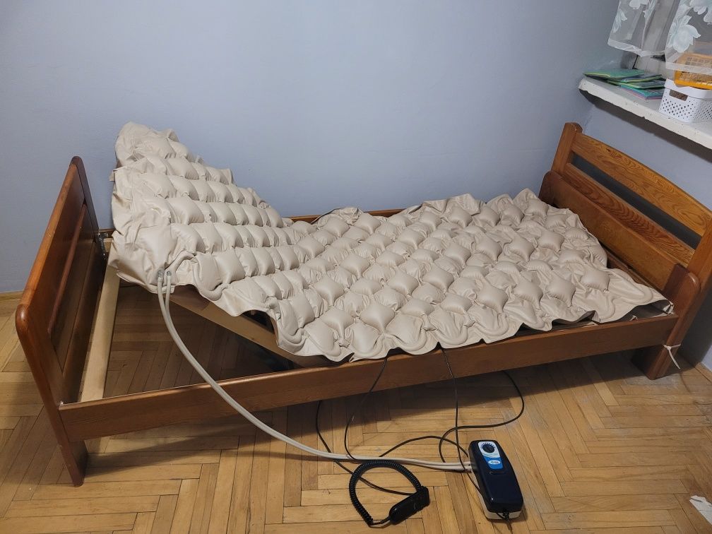 Łóżko rehabilitacyjne (ortopedyczne) z materacem przeciwodleżynowym