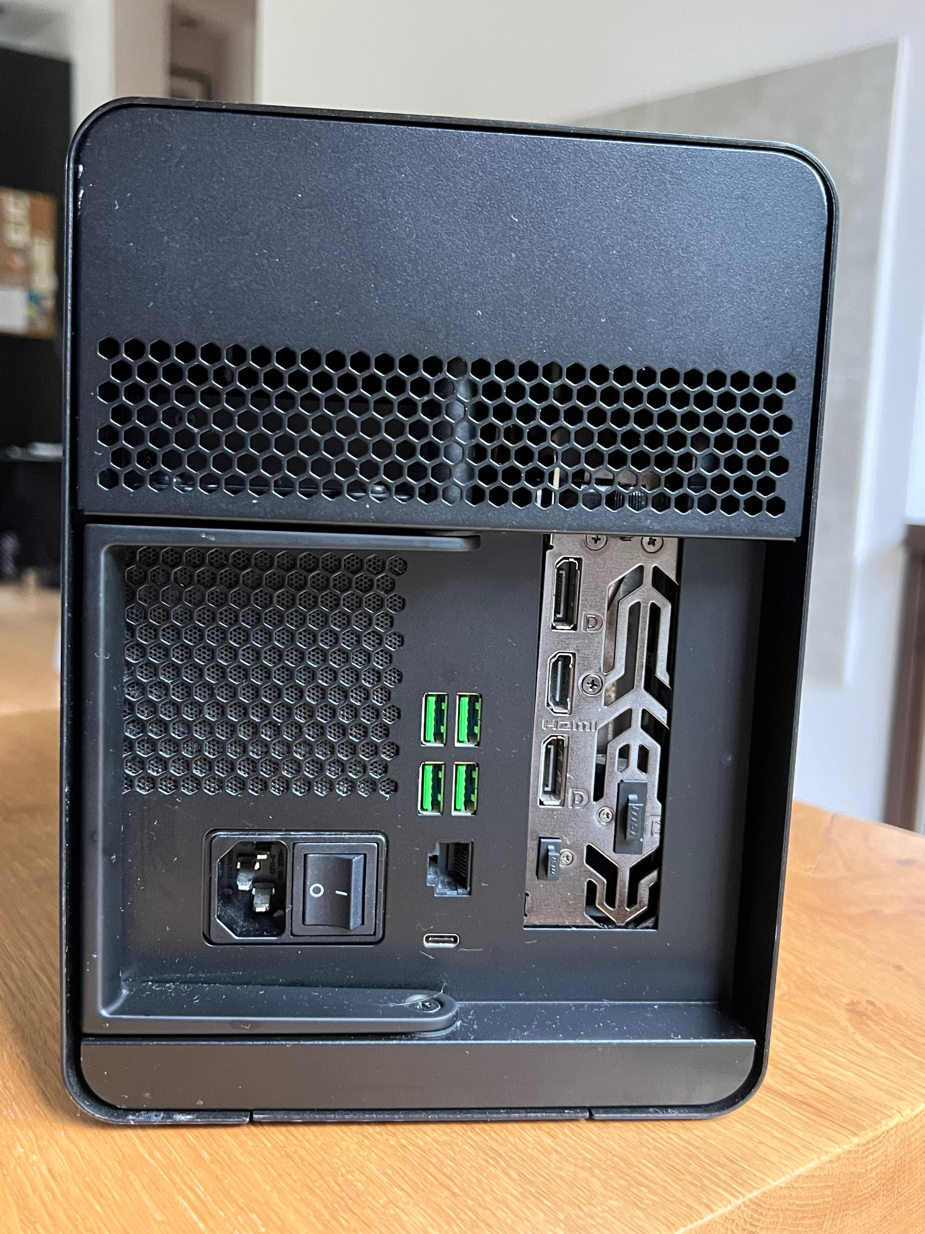 eGPU Razer Core X Chroma + MSI GeForce RTX 2080 Super Gaming x Trio