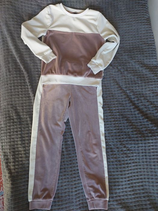 Dres welurowy dla dziewczynki, komplet r. 134