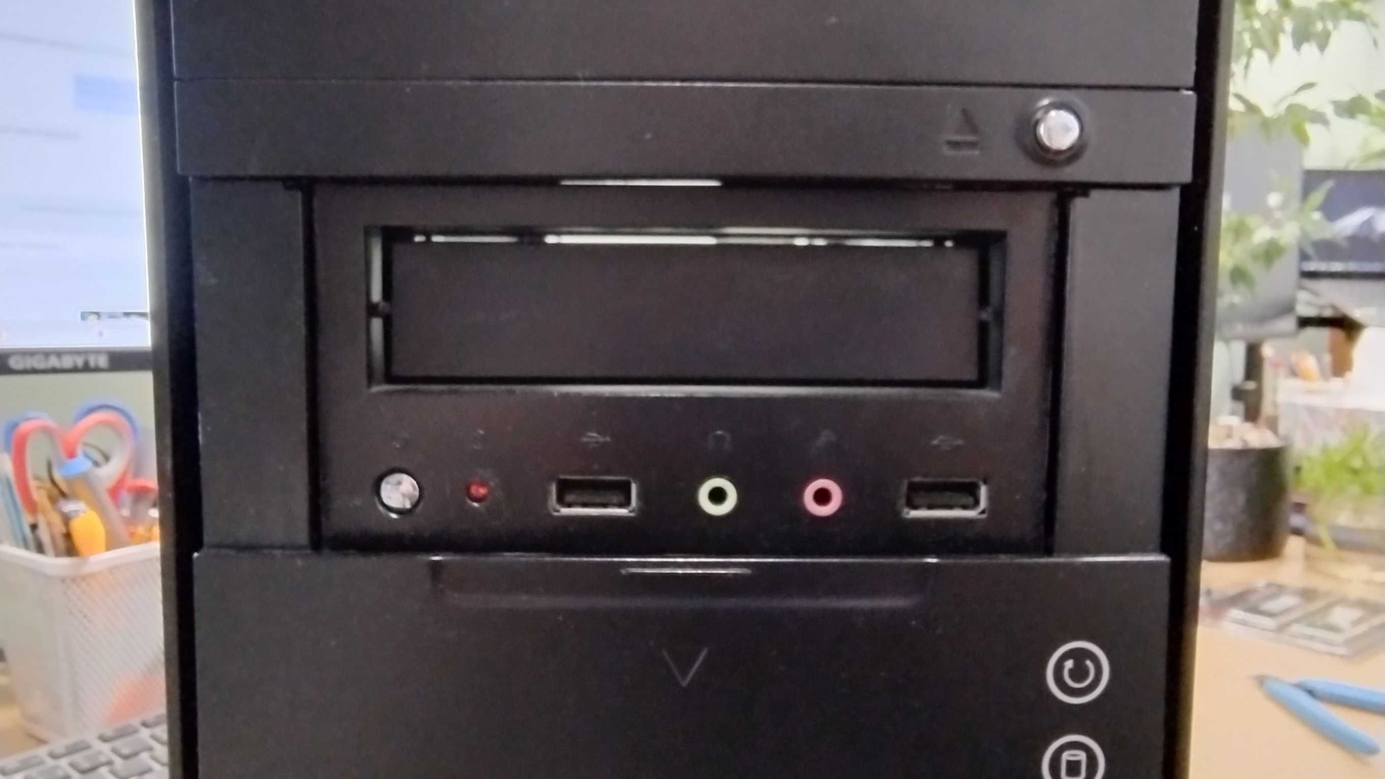 Obudowa PC micro ATX z 2 wentylatorami PWM