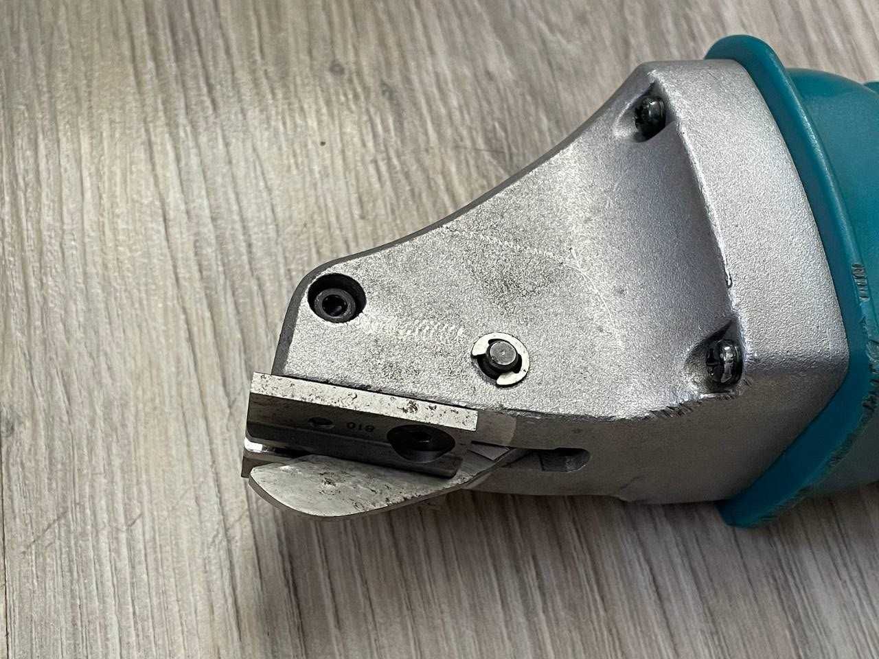 Шлицевые ножницы Makita JS1660