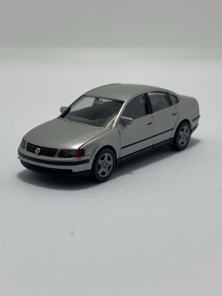 ( V ) _ Volkswagen Passat Herpa 1/87