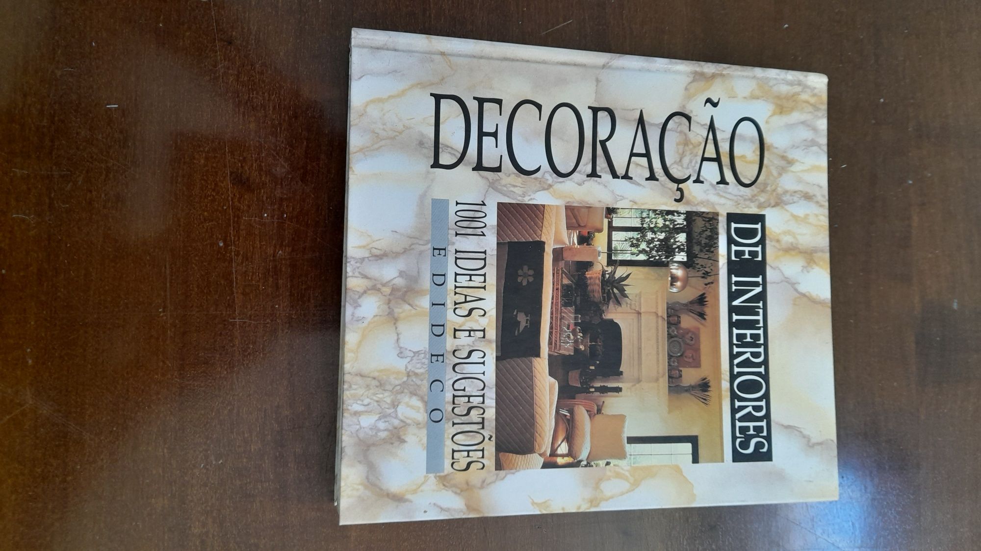 Livro clássico Decoração de Interiores
