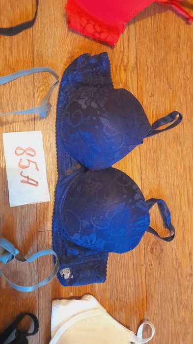 Бюстгалтеры разные.