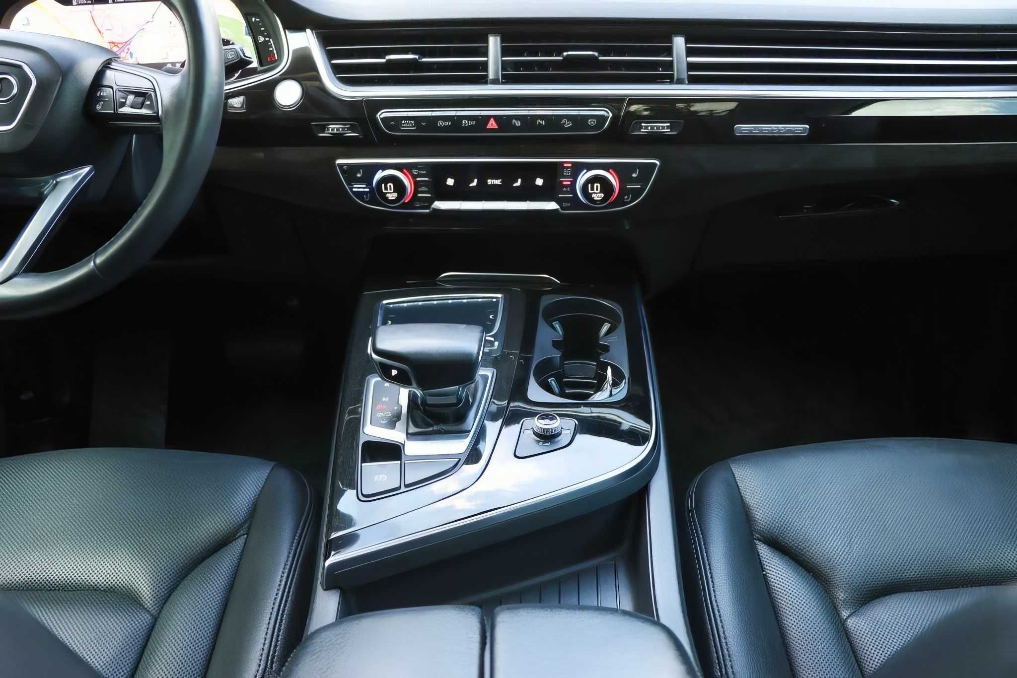 2019 Audi Q7 55 TFSI quattro Premium Plus