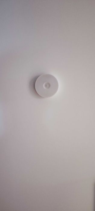 Mała lampka LED z czujnikiem ruchu