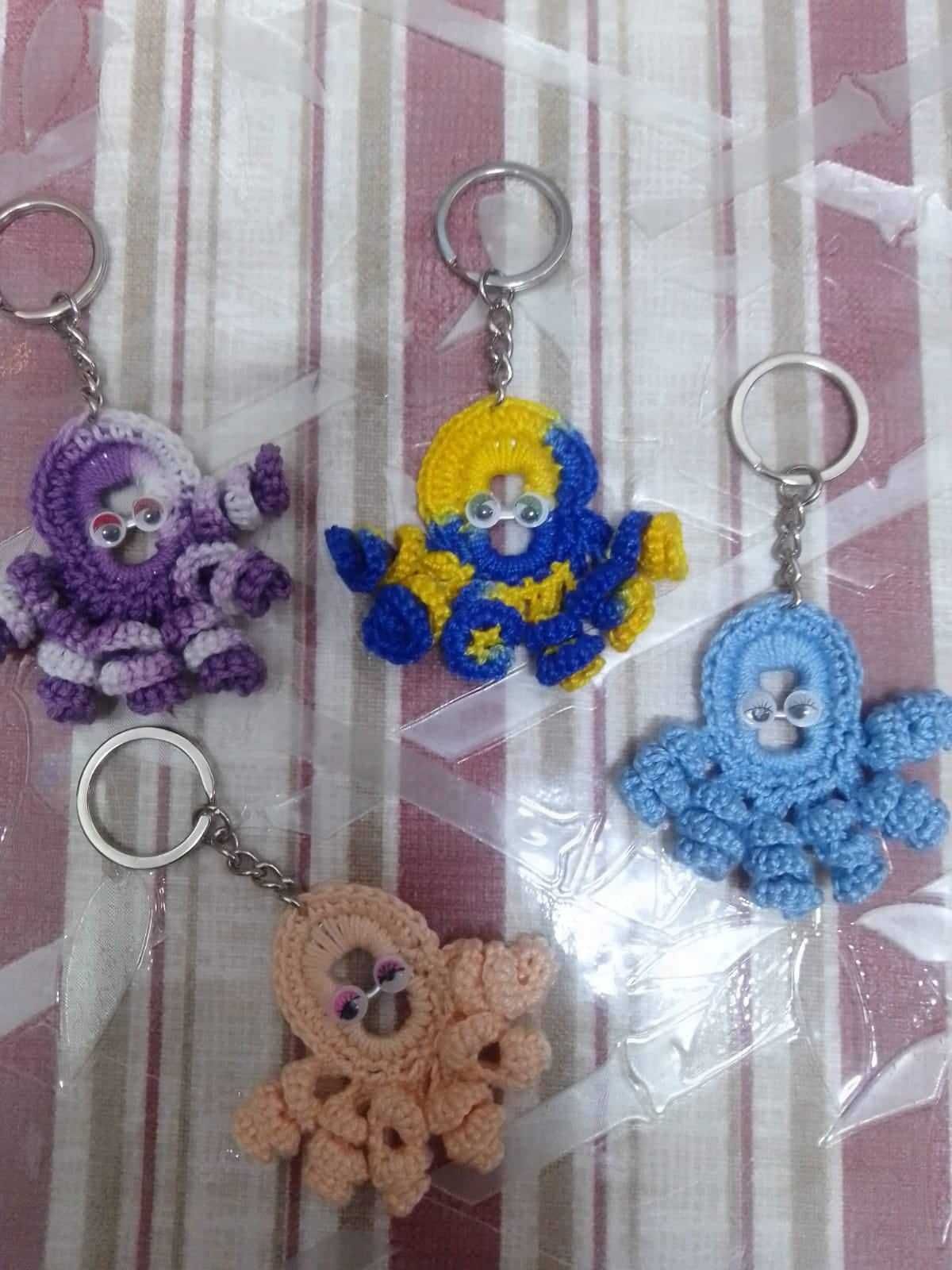 Porta chaves feitos à mão, preços nas descrições das fotos, cada um