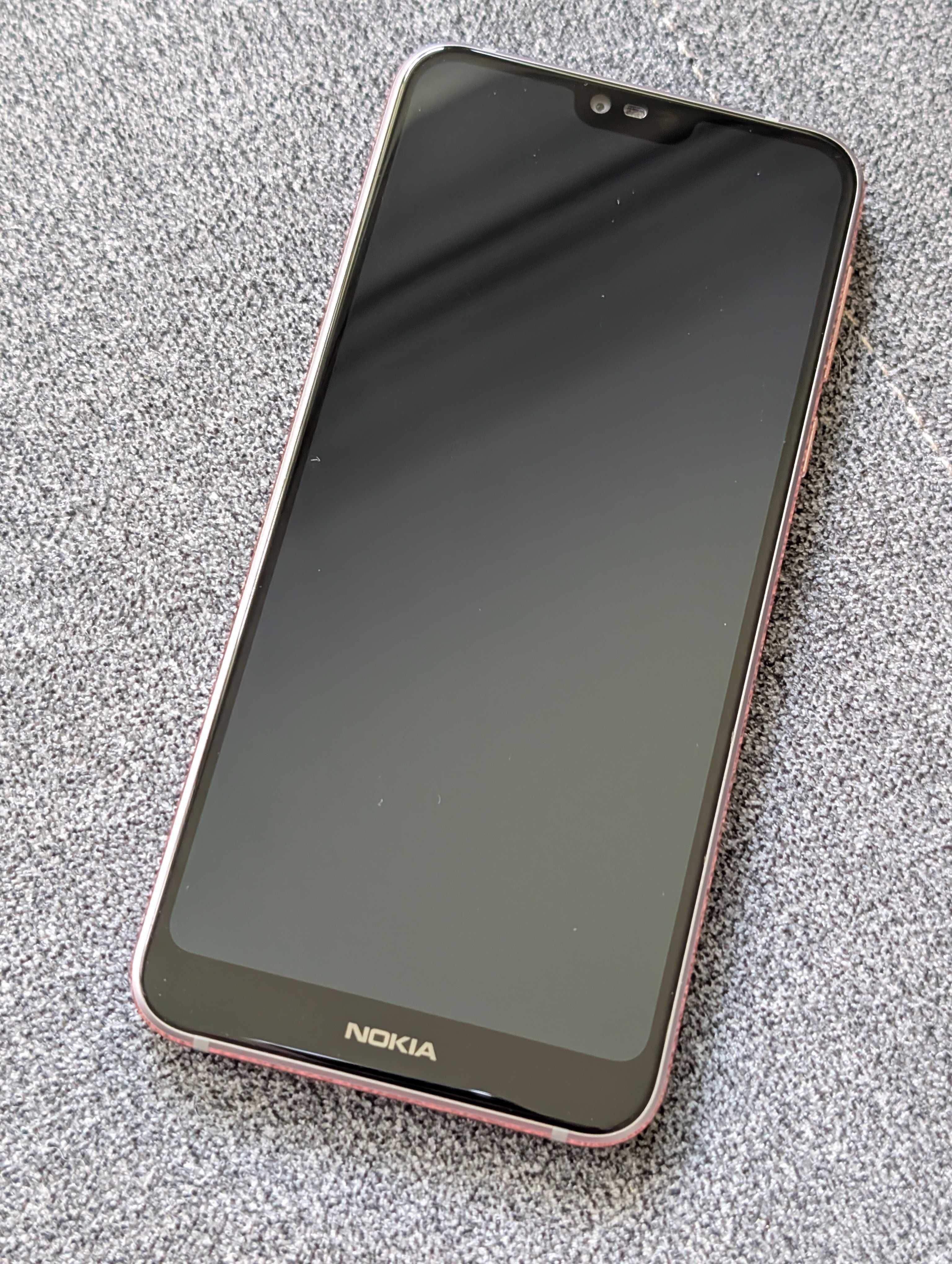 Nokia 7.1 - działa bdb, ekran bez rys, plecy pęknięte