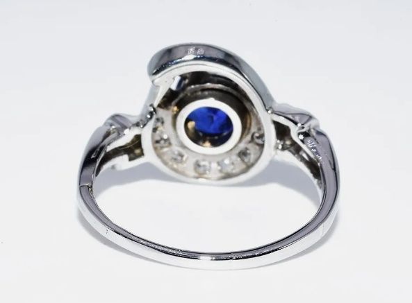 Платиновое кольцо с сапфиром и бриллиантами