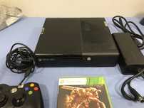 Xbox 360 Slim E + Zasilacz + Gra