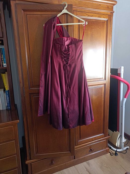 vestido com echarpe modelo exclusivo