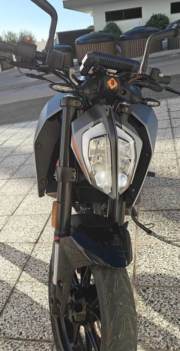Vendo mota KTM duke 125 muito boa